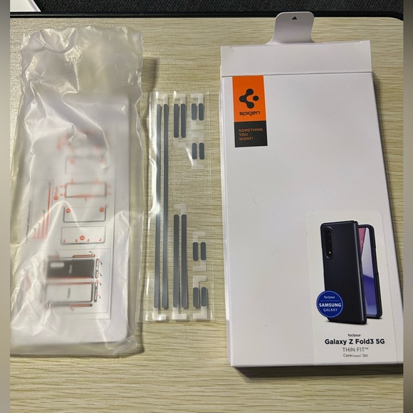 *SOLD* Samsung Fold 3 5G - 256GB w/ S Pen and Case - Picture 7 of 8